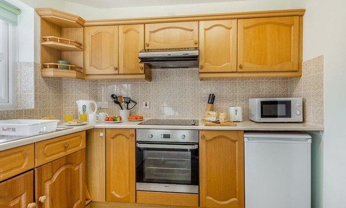 Deganwy Cabaña | 3 ALL SAINTS AVENUE, family friendly, with a garden in Deganwy