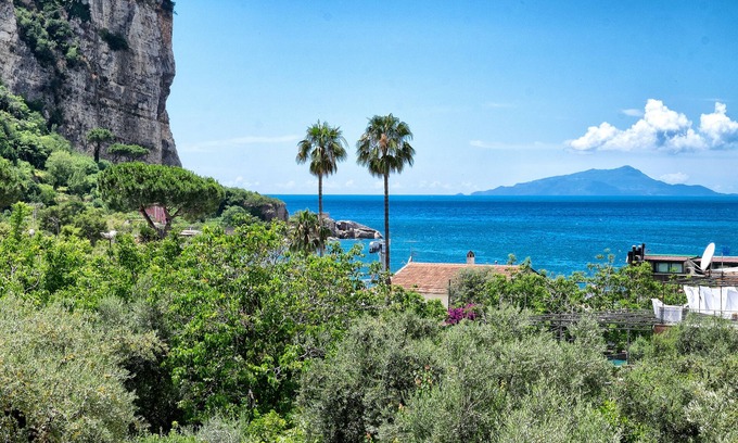Vico Equense Villa | 3 Apartamentos con terraza panorámica o amueblado jardín - 50 mt mar - aparcamto