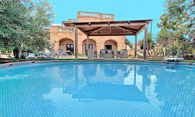 Torre Vado Chalet De Esquí | 3-apt house with private pool, 250m from beach