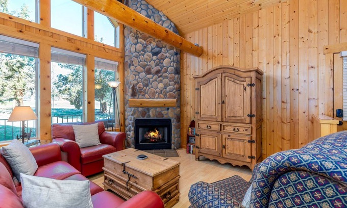 Redmond Chalet De Esquí | 3 Bd/2Ba, HOT TUB, Cabin Vibes, Eagle Crest Resort