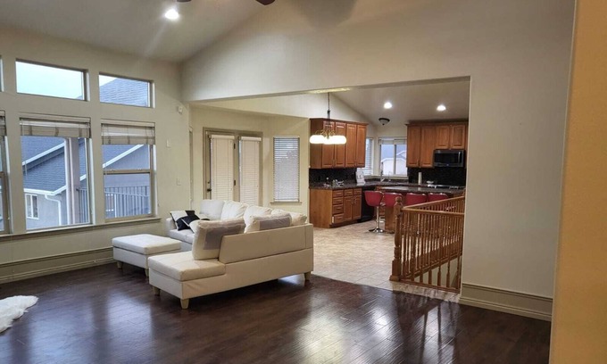 Herriman Casa | 3 bd/3bath luxury home- great mountains/city view
