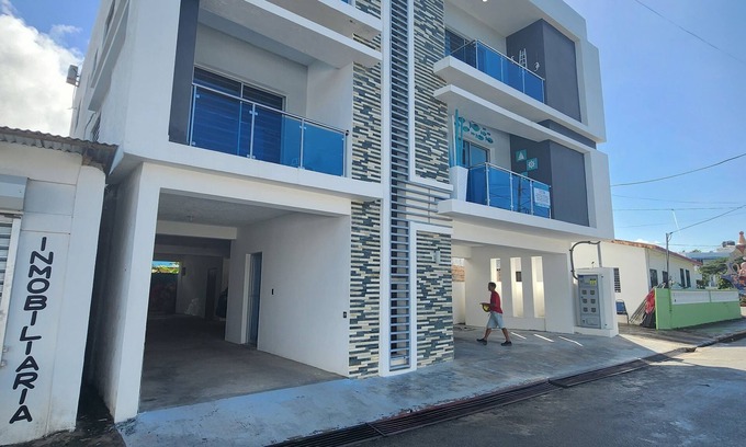 North Coast Condominio | 3 bd condo with rooftop across the street from beach!