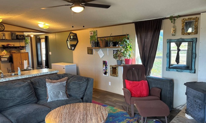 Questa Casa | 3 Bd2bath Mountain View w/hot tub, circle drive,20 min to RedRiverSki area