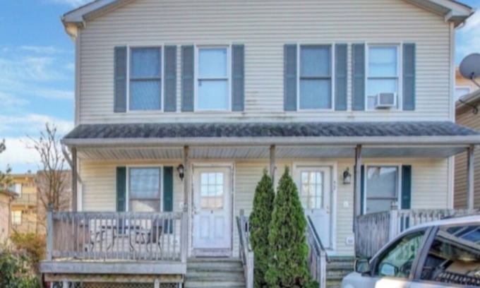 Seaside Heights Casa | 3 Bdr 2Bath 2 minutes walk to the boardwalk and beach NO PROMS or GRAD PARTIES