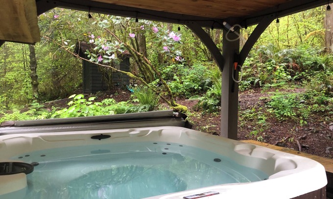 Skagit County Casa | 3 BDR Country Home on 5 acres with hot tub, fire pit and private creek