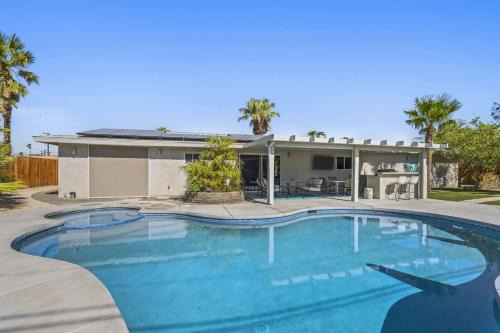 Racquet Club South Casa | 3 BDR Desert Oasis in the Heart of Palm Springs