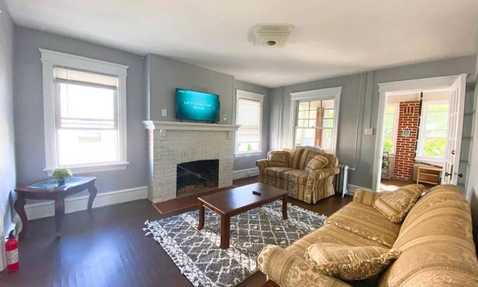 Ventnor City Apartamento | 3 BDRM Apartment with 6 Beds, Pet Friendly, 2 Blocks to Beach
