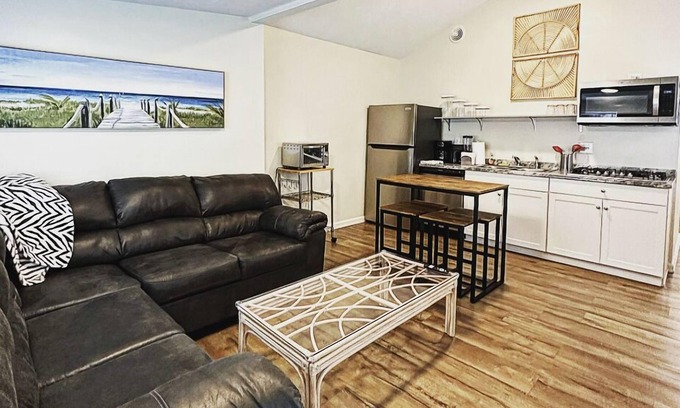 Geneva-on-the-Lake Casa | 3 BDRM Bungalow Sleeps 6 In The Heart of GOTL