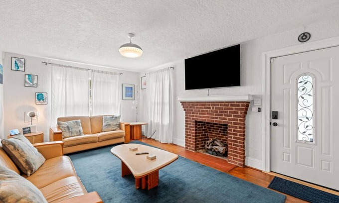 High Point Apartamento | Beautiful Home 1 mile from High Point University. Beautiful Home 1 mile from High Point University.