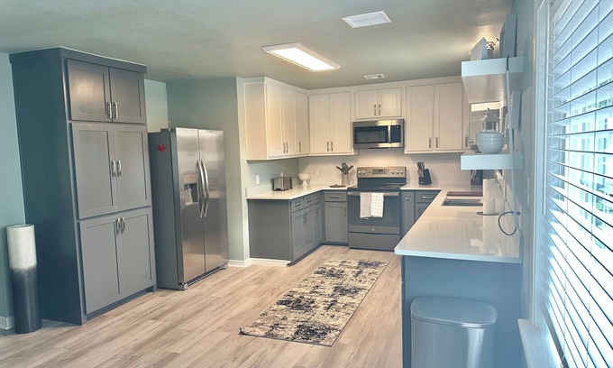 Kingston Casa | 3-bdrm house close to Catfish Bay, Westbay Casino & walking distance to the lake