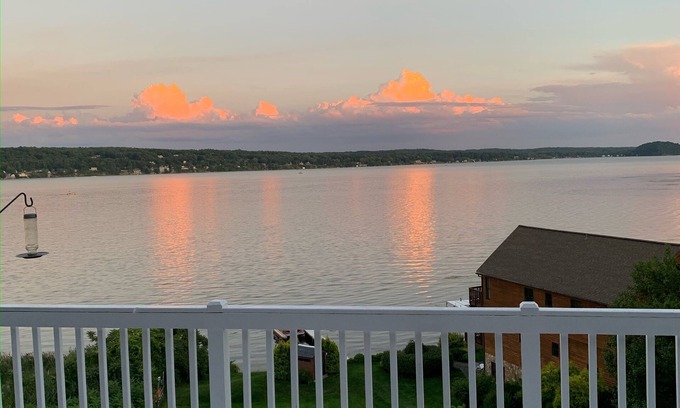 Saratoga Springs Casa | 3 Bdrm & In law Suite Spacious Townhouse with Beautiful Lake View & Amenities