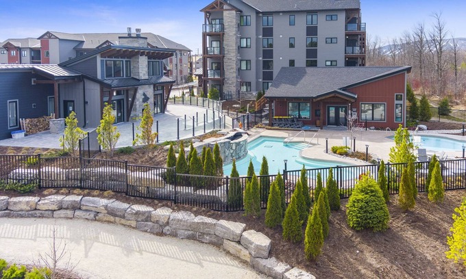 Collingwood Condominio | 3 Bdrm Luxury Condo at Mountain House