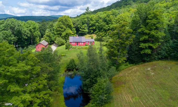 Weston Otro | 3 bdrm Stillwater Farmhouse near 4 ski resorts