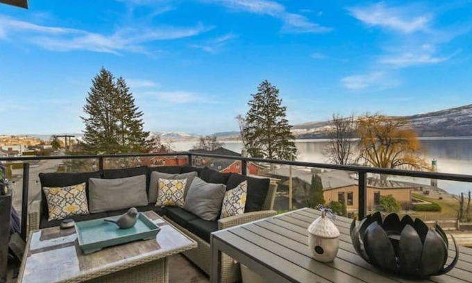 Westbank Condominio | 3 Bdrm Wine Country Luxury Waterfront Condo