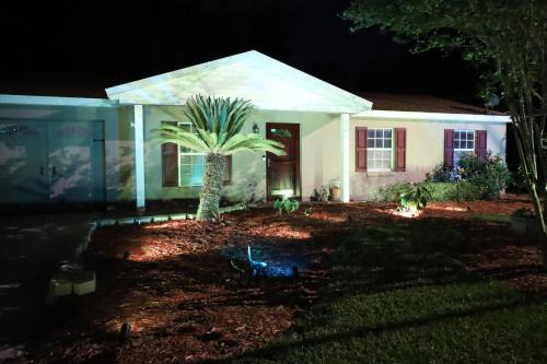 Homosassa Casa | 3 Bdrms & Private Backyard Tiki Courtyard & more