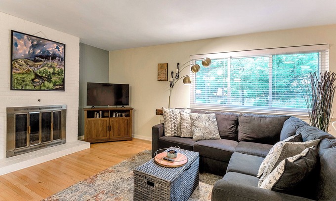 Bayview Casa | 3 Bed 1.5 Bath Blocks to Beach- Dogs OK! Quiet Cul-de-sac