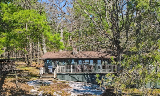 Minett Cabaña | 3 bed 1 bath cottage on Lake Rosseau