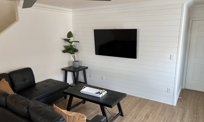 Enterprise Casa | 3 Bed 2.5 Bath House Getaway 15 minutes to Strip
