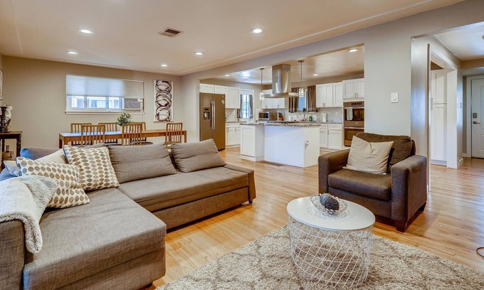Barths Casa | 3 Bed, 2 Bath Home Minutes From Downtown Denver