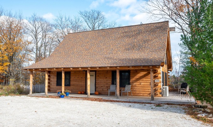 Sister Bay Cabina | 3 bed 2 bath log cabin w/ firepit in Sister Bay, WI