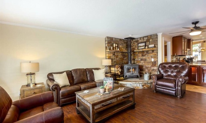 Orchard District Casa | 3 Bed 2 Bath, Pet Friendly, Midtown Bend!