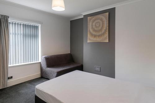 Warrington Casa | 3 Bed-2 Bath-Sleeps 4-Free Parking