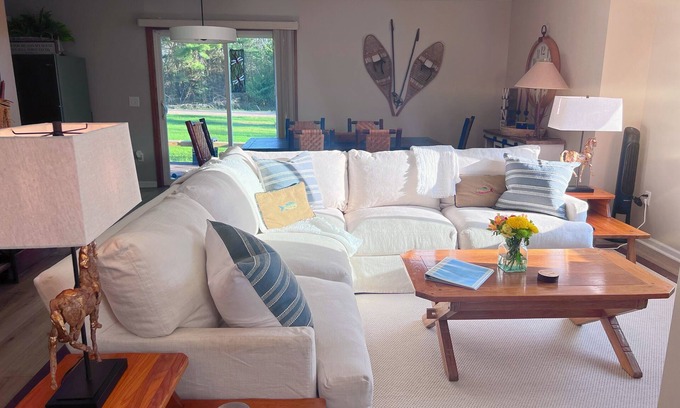 Alanson Casa | 3 Bed 2ba spacious Cottage Retreat with RV Hookup & pet friendly
