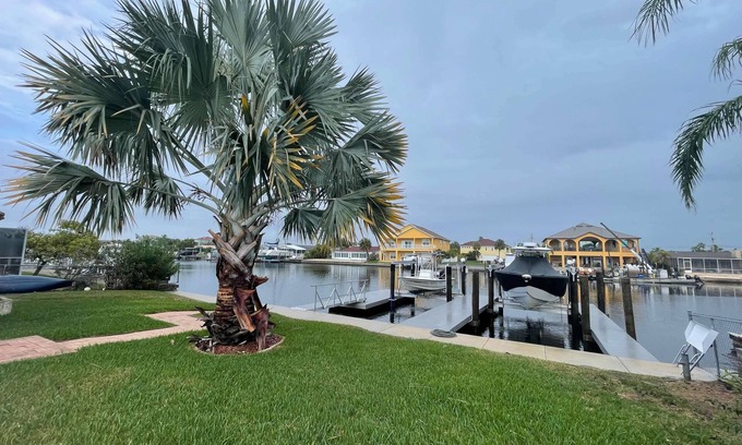 Gulf Harbors Casa | 3 Bed 3 Bath home with pool and dock on large quiet canal in Gulf Harbors