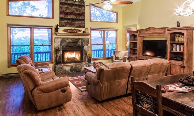 Sylva Casa | 3 Bed 3 Bath Vacation home in Sylva