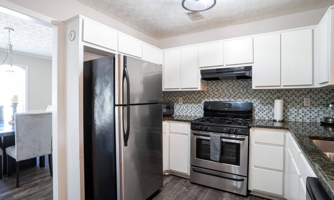 Loganville Casa | 3 bed/bath Loganville manor