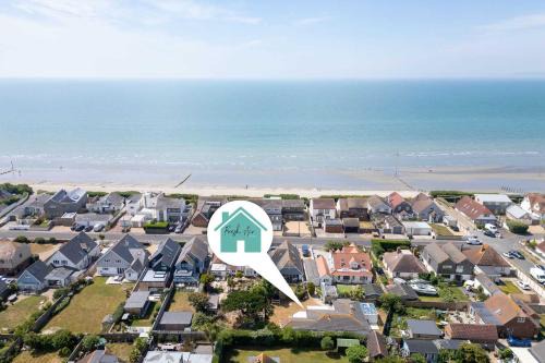 East Wittering Casa | 3-Bed Beach Bungalow & Garden 150m to Sea