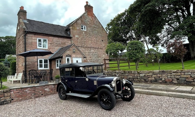 Cauldon Low Otro | 3 Bed Character Farm Cottage Alton Towers Polar Bears Peak District