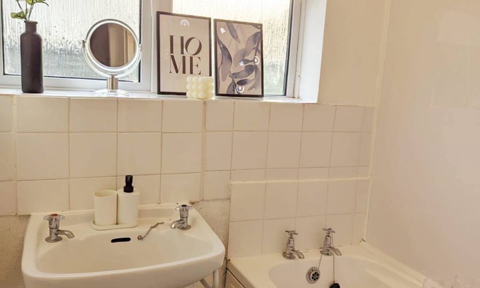 Colchester Apartamento | 3 bed flat | Sleeps 5 | 1 bath | Parking | Wifi