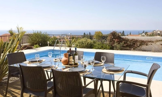 Tala Villa | Villa de 3 dormitorios de alta especificación en Tala / increíbles vistas al mar / piscina climatizada y coche incluido