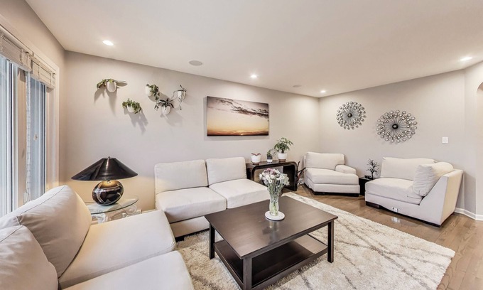 O'Hare Casa | 3-Bed Home by O'hare & Rosemont