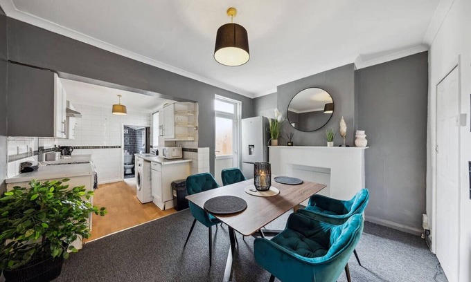 Gillingham Casa | 3-Bed Home with Easy Access to Medway Hospital