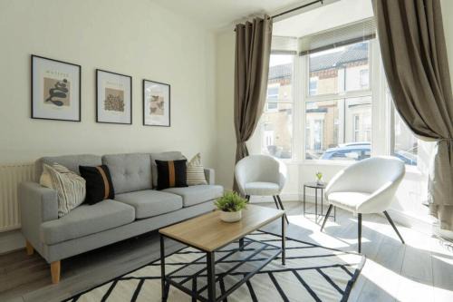 Everton Casa | 3 Bed House 9 mins walk to Anfield Sleeps 7