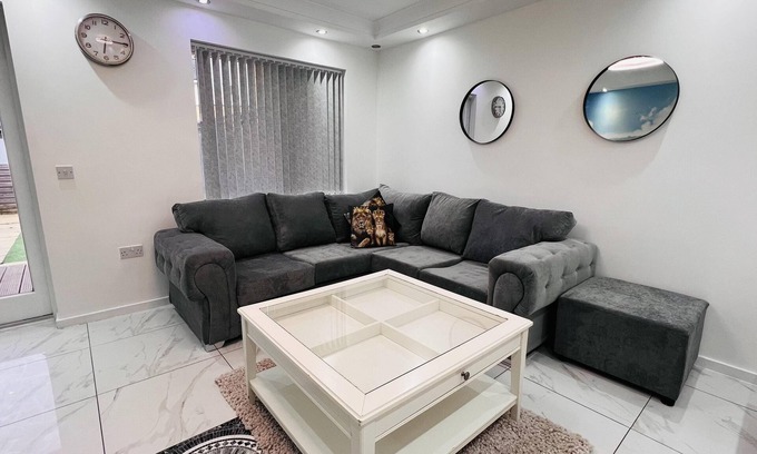Yeading Casa | 3-Bed House in Northolt