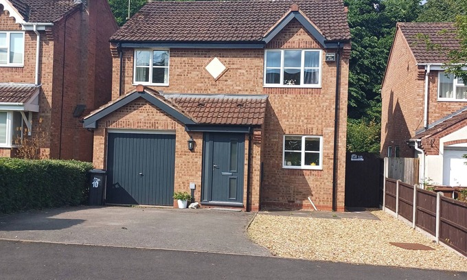 Uttoxeter Casa | 3 Bed House - Sleeps 6 - Pets - Parking - Wifi