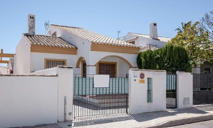 Pueblo Latino Casa | Casa de 3 dormitorios con piscina en Torre de La Horadada. Aire acondicionado, WiFi y Netflix