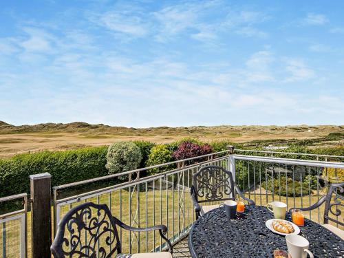 Aberdovey Casa | 3 Bed in Aberdovey DY036