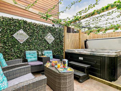 Charlestown Casa | 3 Bed in Charlestown 90218