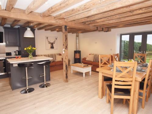 Woodfalls Casa | 3 Bed in Fordingbridge 66130