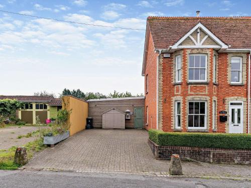 Gillingham Casa | 3 Bed in Gillingham 53854