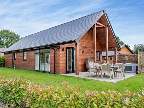 Upper Killay Casa | 3 Bed in Gower 91721