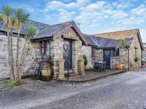 Crynant Casa | 3 Bed in Gower 93942