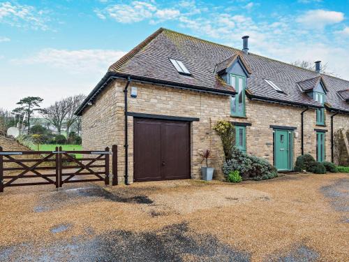 West Lulworth Casa | 3 Bed in Lulworth Cove DC139