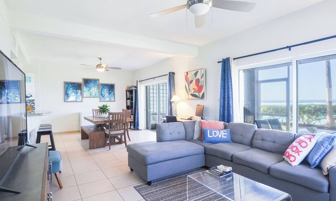 Bodden Town Condominio | 3 Bed Oceanview condo with beach