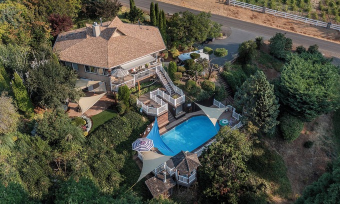 Dundee Casa | Private Retreat in Wine Country with Pool+Hot Tub!