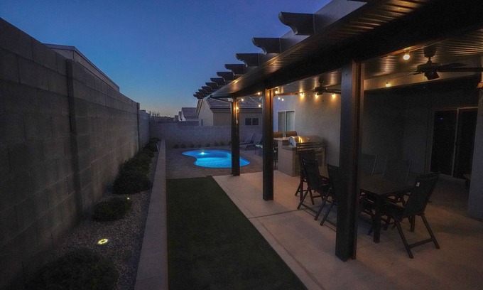 Kingman Casa | 3-BedRm Pool House w/ Coffee Bar & 5 Total Beds